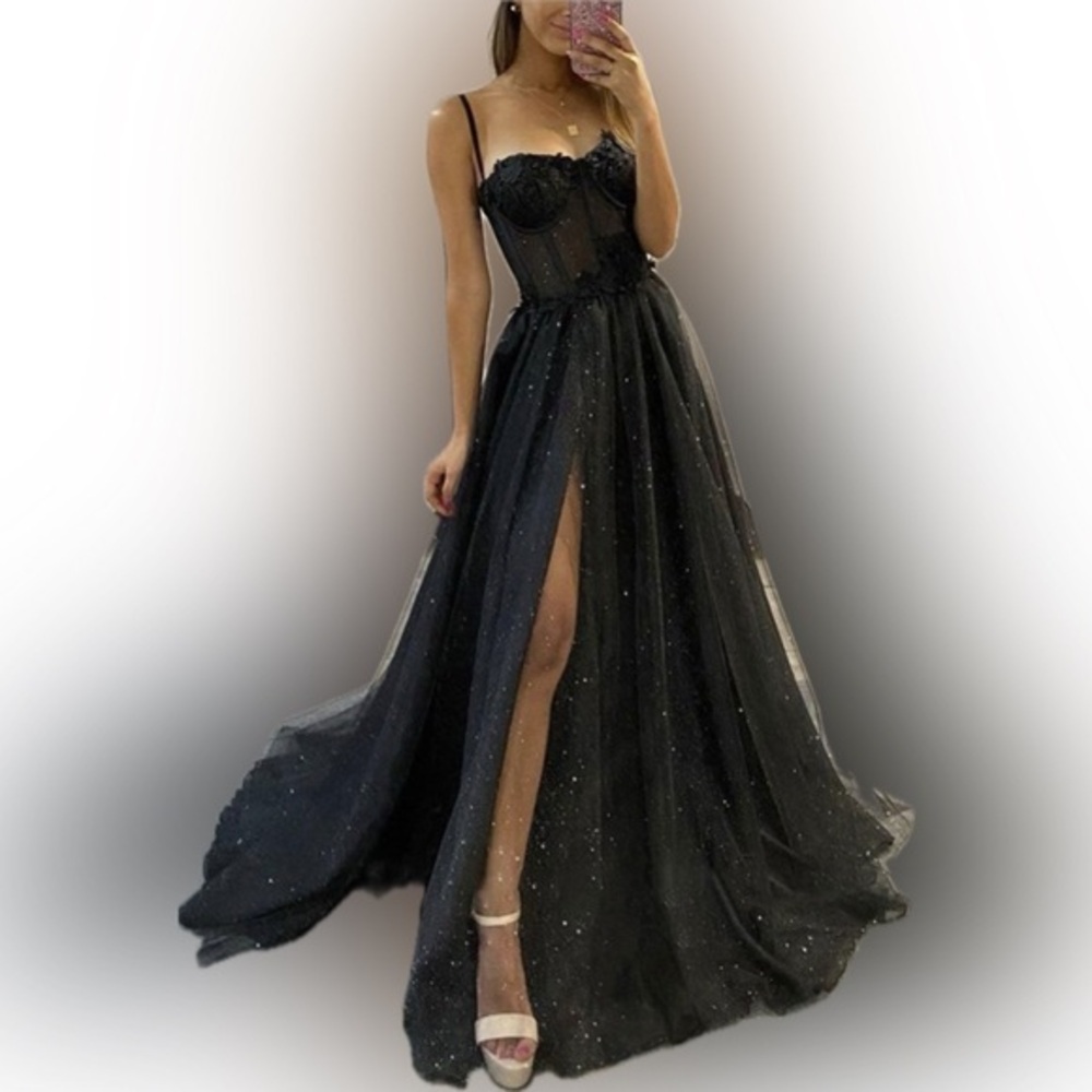 Elegant Black Evening Gown / prom / bridal / ball gown \ quince / full legnth